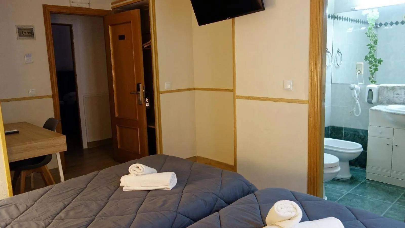 Trípolis Toledo Hotel Casa de hóspedes