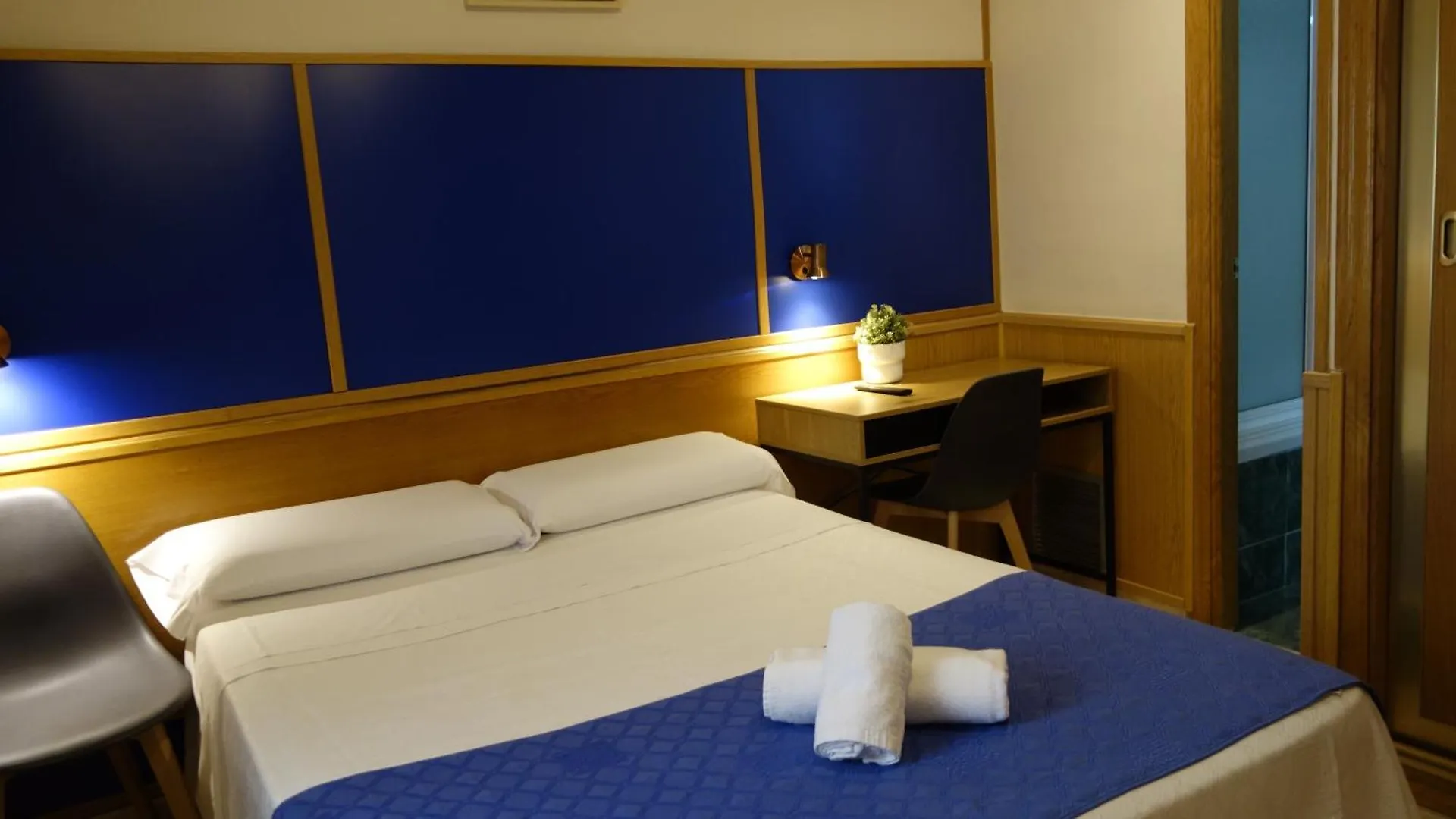 Trípolis Toledo Hotel